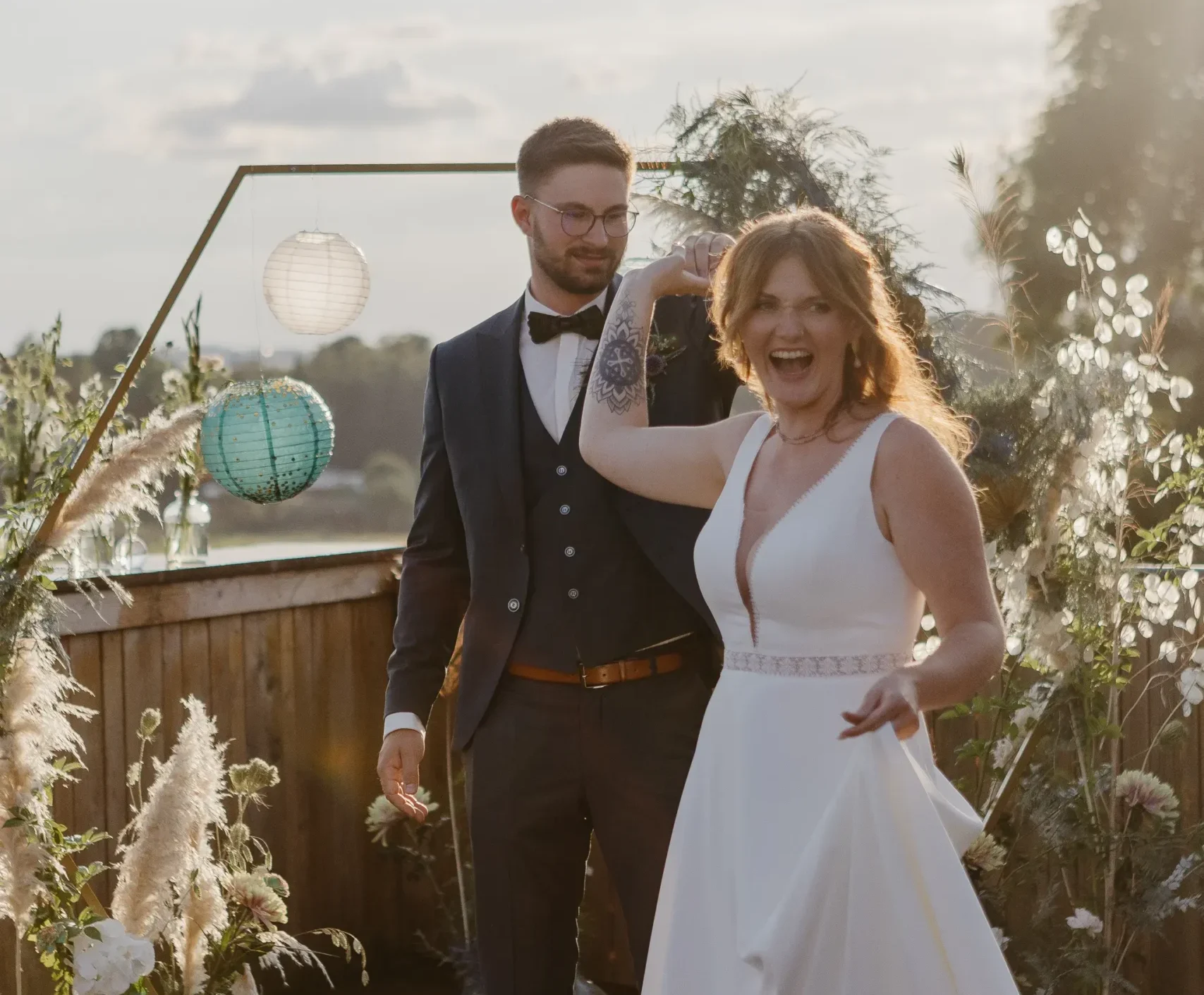 Hochzeitsfoto vom Hochzeitstanz nach einer freien Trauung an der Elbe in dresden